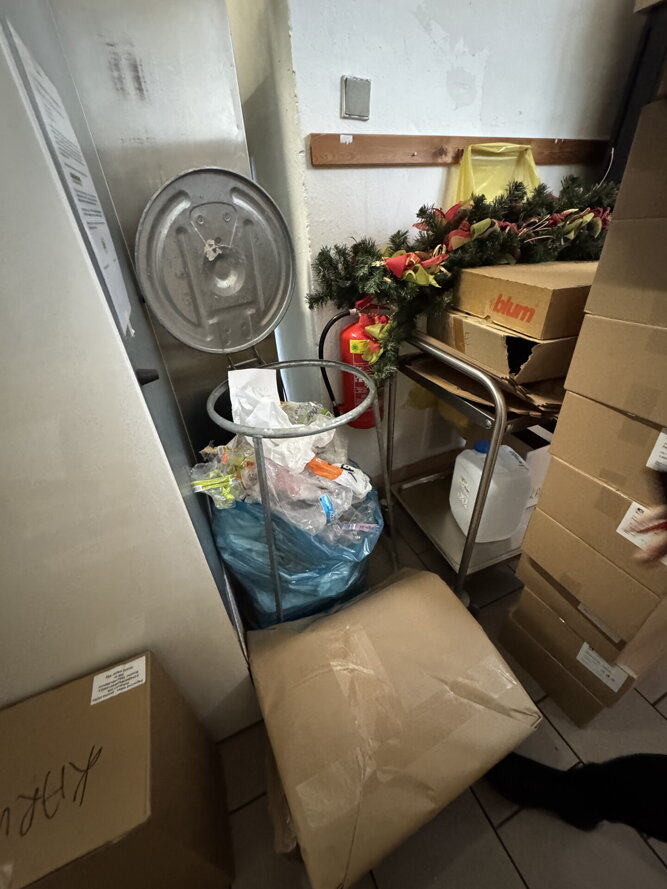 Požár od lednice: Proč musíte uklízet i tam, kam není vidět?