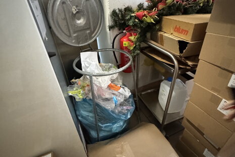 Požár od lednice: Proč musíte uklízet i tam, kam není vidět?